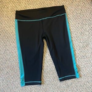 Like New! Everlast Black and Teal Workout Capri Leggings